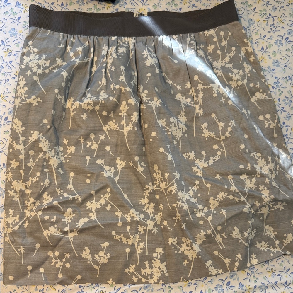 LOFT A-Line Skirt in Gray with Cream Floral